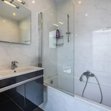 Vila A Stunning 5 Bedroom In Madliena With A Pool