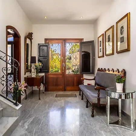 A Stunning 5 Bedroom In Madliena With A Pool Vila *