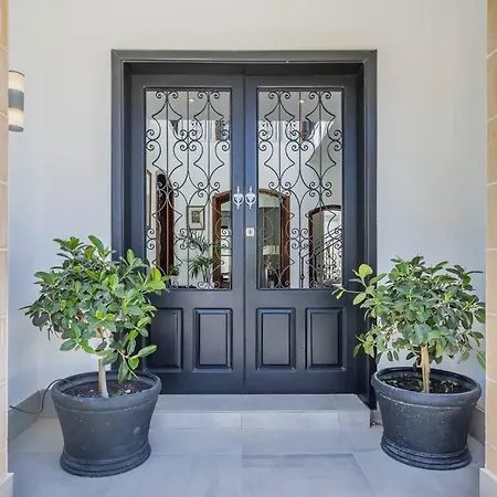 A Stunning 5 Bedroom In Madliena With A Pool Villa Is-Swieqi