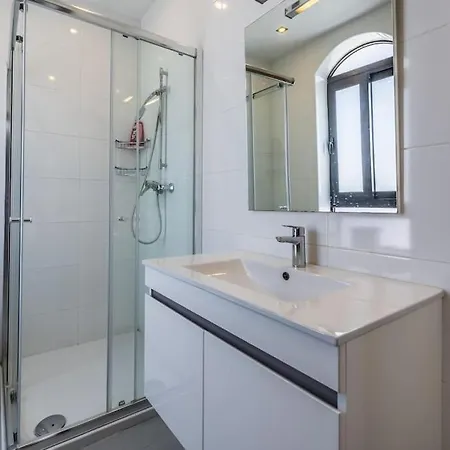 A Stunning 5 Bedroom In Madliena With A Pool Is-Swieqi
