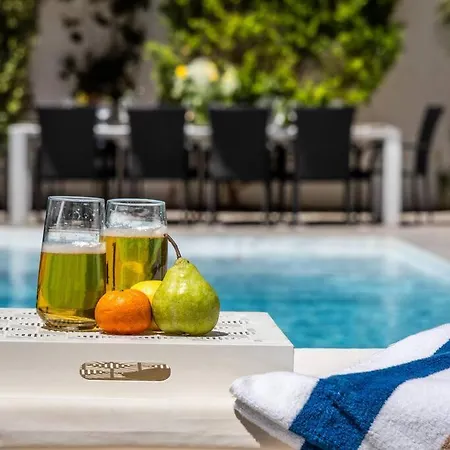 A Stunning 5 Bedroom In Madliena With A Pool Villa *