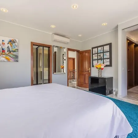 Villa A Stunning 5 Bedroom In Madliena With A Pool *